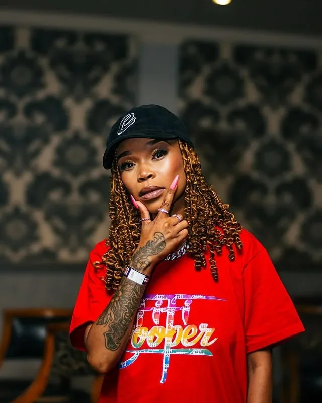 Fifi Cooper dp picture